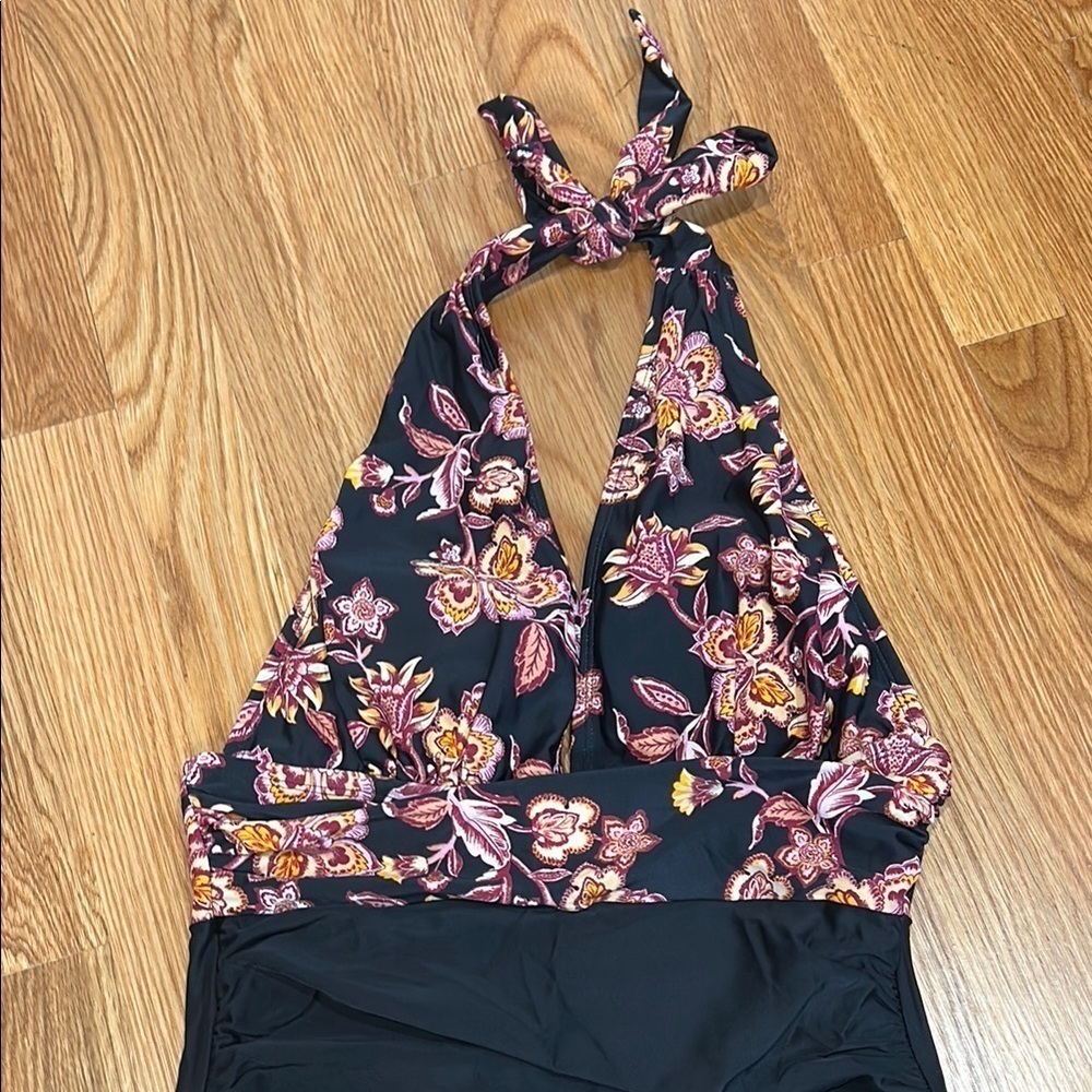Cupshe halter top Floral v neck Black one piece Swimwear women’s medium new - Picture 2 of 7